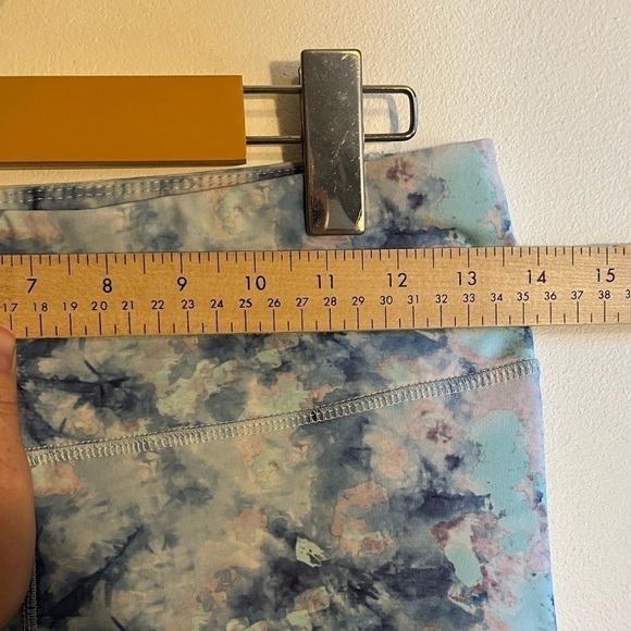 Blue Multi Medium Pattern Capris Leggings Athletic Works Pattern Abstract - Picture 5 of 6